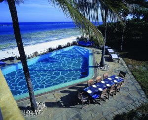 grosser privater pool im alfajiri villas in afrika kenia diani beach