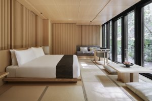 luxus schlafzimmer einer suite im aman luxus resort kyoto japan