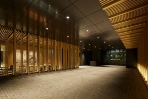 luxuriöser Eingang im luxus hotel aman resort tokio japan 