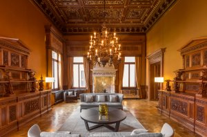 luxus bibliothek im traumhaften aman venice resort hotel venedig italien
