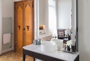 luxus badezimmer im aman venice luxushotel in venedig italien