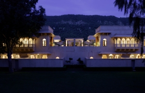 Au0enansicht auf Courtyard und Terrace Haveli Suites des Aman Amanbagh Resort, Rajasthan, Indien
