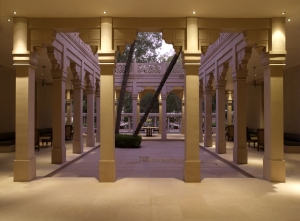 ruhiger Innenhof des Aman Amanbagh Resort, Rajasthan, Indien
