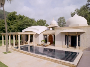 übernachten sie in einem exklusiven Pool Pavillon, Aman Amanbagh Resort, Rajasthan, Indien