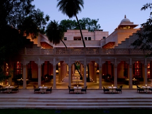 romantisches Dinner auf der Terrasse des Aman Amanbagh Resort, Rajasthan, Indien