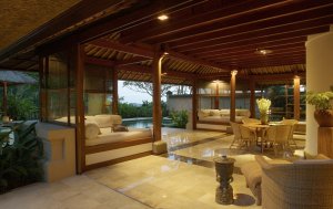 luxus wohnzimmer mit pool im amandari resort in bali indonesien