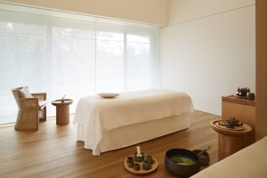Luxusurlaub Japan Einer von vier Behandlungsräumen im Aman Spa im Amanemu Resort und Onsen Spa in Japan