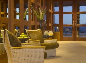 Lounge im Fitness Center im Luxushotel Aman Amangani in Wyoming USA mit gemütlichen Sitzgelegenheiten