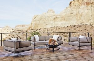 Holzterrasse Chinle Site im Aman Amangiri in Utah mit Blick auf die Wüste und Felsen für einen perfekten Luxusurlaub