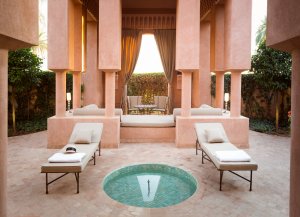 private terrasse im luxus hotel resort amanjena in marrakesch marokko