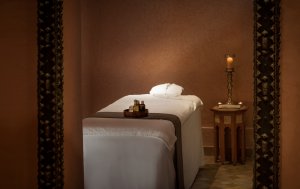 entpannter spa im luxus hotel resort amanjena in marrakesch marokko