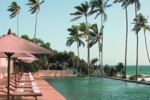 grosser pool mit meerblick im luxus hotel amanwella aman hotels in sri lanka indischer ozean