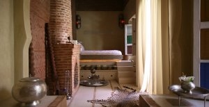 gemütliches schlafzimmer in afrika marokko marrakesch im anayela