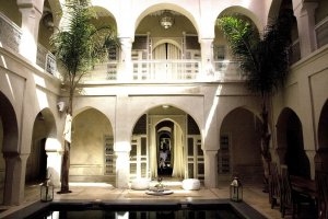 wunderschöner innenhof in afrika marokko marrakesch im anayela