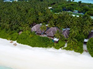 Blick auf das Areal der Beach Residence im Anantara Kihavah, Baa Atoll, Malediven 