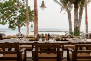 aussenbereich restaurant mit meerblick im modernen designer hotel anabelle in paphos zypern in europa