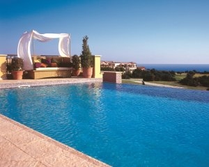 Poolbereich, Aphrodite Hills Resort, Paphos, Zypern 