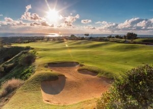 zypern paphos aphrodite hills resort golfplatz mit diversen bunkern