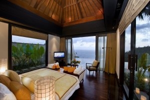 luxuriöses schlafzimmer mit aubslick im banyan tree ungasan resort in bali indonesien