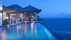 luxus villa mit privaten pool und meerblick im banyan tree ungasan resort in bali indonesien