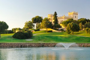 Spanien Jerez de la Frontera Barcelo Montecastillo VISTA LAGO CASTILLO hoteleigener Golfplatz für den perfekten Abschlag