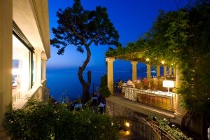 hervorragende Küche mit einem romantischen Ambiente im bellevue syrene hotel in sorrent Italien