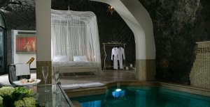 luxuriöse designer suite mit innenpool im bellevue syrene hotel in sorrent Italien