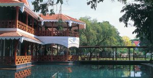 wunderschönes asiatisches haupthaus im governors residence hotel in yangon burma myanmar