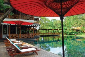 liegen am pool im governors residence hotel in yangon burma myanmar