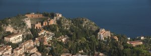 grandioser Ausblick auf die Landschaft und Meer im grand hotel timeo auf Sizilien