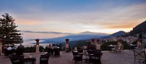 romantisches Abendessen mit Ausblick im grand hotel timeo auf Sizilien