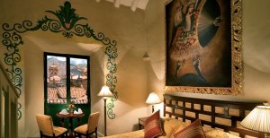 romantisches schlafzimmer im luxushotel hotel monasterio in cusco peru lateinamerika 
