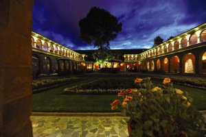 romantische abendstimmung im monasterio luxus hotel in cusco peru lateinamerika