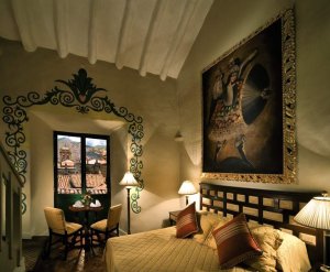 traumhaftes schlafzimmer im monasterio luxus hotel in cusco peru lateinamerika