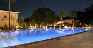 grosser luxus pool im cataratas in lateinamerika brasilien iguassu 