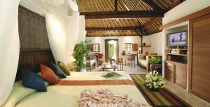 elegantes schlafzimmer im jimbaran puri in bali indonesien