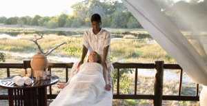 herrliche massage im spa in der khwai river lodge in afrika botswana okavango delta