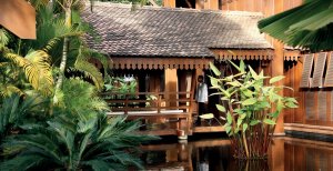 tropischer garten und teich im La Residence d'Angkor in siem reap kambodscha