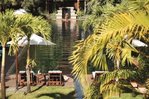 wunderschöner pool und liegen im La Residence d'Angkor in siem reap kambodscha