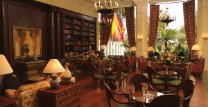 elegante bar im miraflores park hotel in lateinamerika peru lima