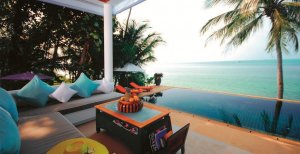 luxuriöse sitzecke mit blick auf privaten pool und meer im napasai resort von belmond in koh samui thailand