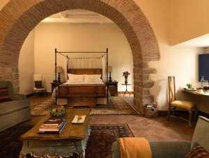 luxus schlafzimmer einer suite im luxus hotel palacio nazarenas in cusco peru südamerika