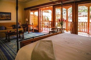 luxus suite mit balkon im hotel palacio nazarenas in cusco peru südamerika