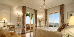 luxuriöses Schlafzimmer einer suite im hotel splendido in portofino italien