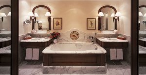 grosses luxus Badezimmer einer suite im hotel splendido in portofino italien