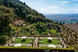 wunderschöner garten in der Villa san michele in Florenz Italien