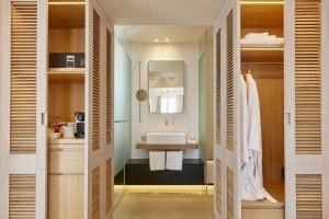 wunderschönes Designer Badezimmer im Bill & Coo Leading Hotels of the World Mykonos Griechenland