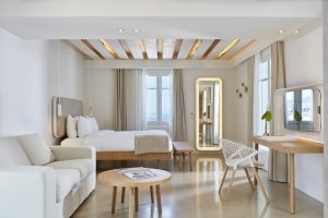 helle und moderne Executive Suite im Bill & Coo Leading Hotels of the World Mykonos Griechenland