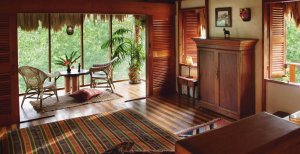 wunderschönes schlafzimmer der villa in der blancaneaux lodge in lateinamerika belize san ignacio