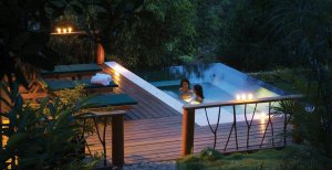 traumhafte terrasse mit pool in der blancaneaux lodge in lateinamerika belize san ignacio
